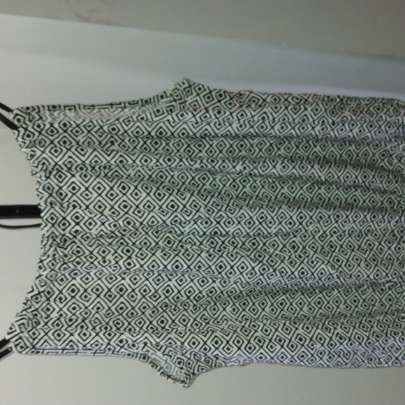 Old Navy women's black and white geometric Romper size Medium Nwot - Picture 4 of 17